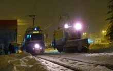 Рейки від снігу прибирає спеціальний трамвай