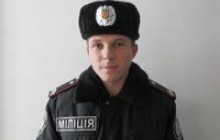 Міліціонер один вийшов на трьох молодиків