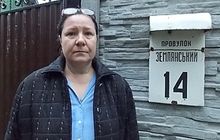 Учительницу, которая угрожала себя сжечь, суд таки выбросил на улицу