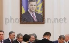 У Азарова раздали министрам области