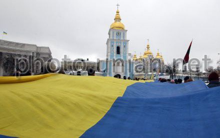 Участники развернули флаг Украины размером 30х40 метров Участники развернули флаг Украины размером 30х40 метров