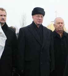 Азаров примет участие в поминальной церемонии