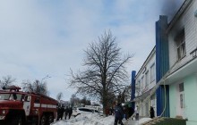 З палаючого універмагу евакуювали людину