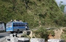 В Малайзии автобус сорвался в пропасть, погибли 37 человек