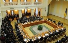 Азаров: раніше як було? Хотіли - підтримували гривню, не хотіли - не підтримували