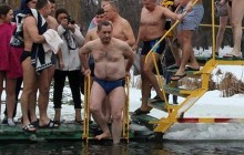 Мовчан пірнав в ополонку в компанії Джиги та олімпійської чемпіонки