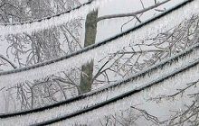 Непогода оставила без света 70 населенных пунктов в двух областях