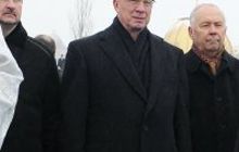 Азаров завтра почтит память Героев Крут