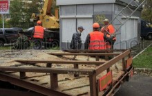 У Києві під Шулявським мостом демонтували кіоски