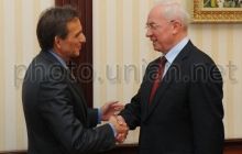Азаров покладає певні сподівання на Джона Керрі