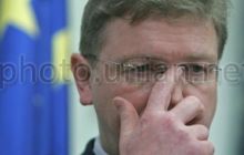 Фюле заявил Азарову, что прогресса в Украине не видит