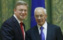 Азаров розповів, що обмінявся з Фюле взаємними зауваженнями