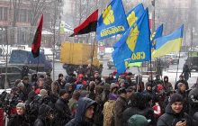 Киевсовет пикетируют 300 защитников Гостиного двора (фото)