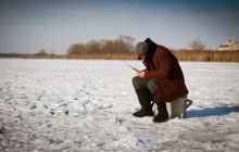 В Черкассах спасли трех рыбаков, дрейфовавших на льдине