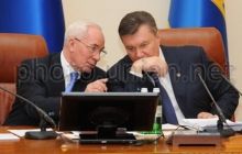 Яценюк требует завтра заслушать в ВР Азарова и Януковича