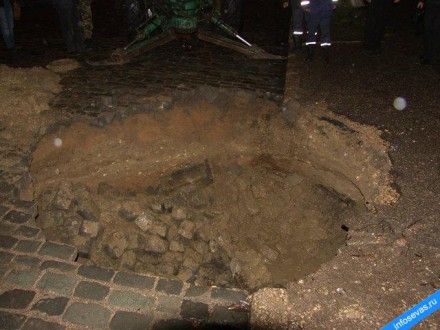 Яму засыпали щебнем и песком / Фото: sevastopol.su