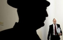 Яценюк бідкається, що довелося даремно їхати до Тимошенко