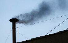 Из трубы идет черный дым - нового Папу не избрали