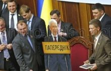 Оппозиционеры в ВР читают газеты и сидят в Интернете