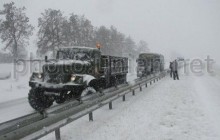 На Львовщине военные освободили из снежного плена "скорую", пожарных и спасателей