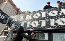 В Киеве массово демонтируют незаконную рекламу