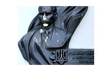 На Західній Україні - війна пам'ятників: невідомі «громлять» Бандеру і Шухевича