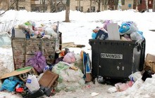 Київська влада запевняє, що до вечора вивезе все сміття з дворів