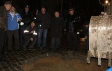 У Севастополі посеред дороги утворилася півтораметрова яма (фото)