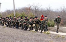 В Криму 43 військовослужбовця виконали марш-кидок на 20 кілометрів у повному спорядженні
