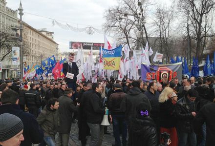 Протестное шествие к Верховной Раде / Фото с Facebook Андрея Парубия
