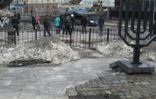 У Львові спиляли паркан біля пам’ятника Жертвам гетто