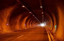 В Грузии посреди тоннеля горит грузовик с 30 тоннами армянского коньяка