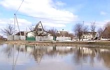 В селе под Киевом подтопило дома нардепов, прокуроров и чиновников АП