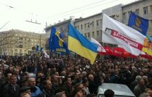В Харькове под мэрией 10 тысяч людей спели гимн Украины