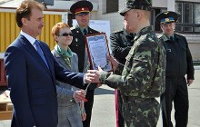 Попов вручив нагороди військовослужбовцям окремого полку Президента