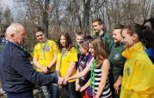 Азаров рассказал детворе, каким активным пионером он был