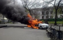 Міліція з'ясовує, через що загорілася автокав'ярня в центрі Києва (фото)