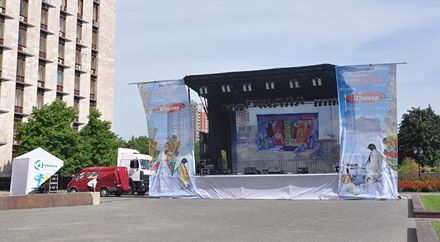 Поруч з опозиційною акцією пройде дитяче свято / Фото: ОстроВ Поруч з опозиційною акцією пройде дитяче свято / Фото: ОстроВ