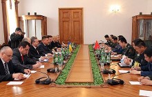 Міністр оборони України зустрівся із заступником голови Центральної військової ради КНР