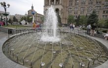 Неизвестные «шутники» залили моющее средство в фонтаны на Майдане