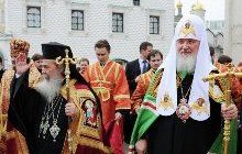 Патриархи Кирилл и Феофил III совершили молебен у памятника святым Кириллу и Мефодию