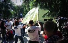 Палатку журналистов убрали из-под стен МВД (фото)