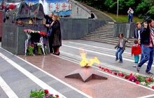 От мэра Тбилиси требуют включить Вечный огонь