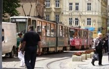 В центре Львова из-за прорыва коллектора заблокировано движение трамваев