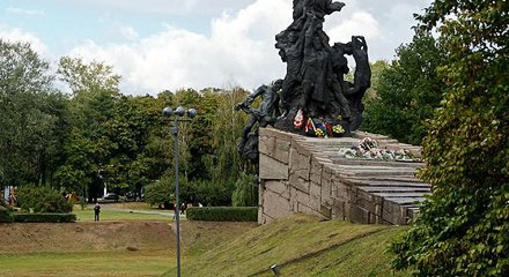 Бабьим яром. Бабий Яр мемориальный комплекс. Бабий Яр Киев. Киев.Бабий Яр монумент. Мемориал Бабий Яр в Киеве.