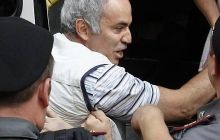 Каспаров решил не возвращаться в Россию