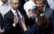 Яценюк - регионалам: Мы по сравнению с вами в десять раз умнее