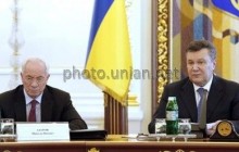Азаров обещает до 30 декабря профинансировать все соцвыплаты