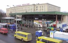 У Києві пасажир метро впав на колії: рух на «червоній» лінії обмежено