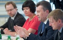 Янукович наказав перевірити установи, створені для того, щоб «чиновники сиділи»